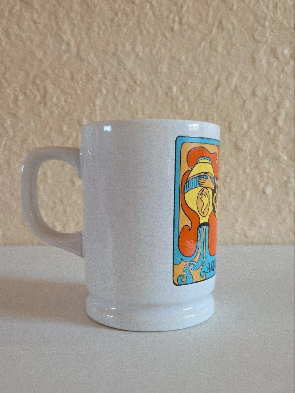 Vintage 70s Aquarius Zodiac Pedestal Coffee Mug Retro Pop Art Astrology